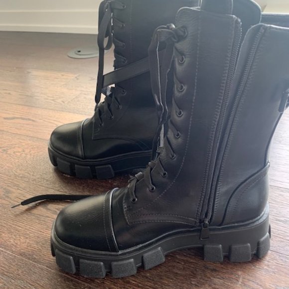 Public Desire Intention Chunky Lace Up Boot - Size 9 - Picture 3 of 3